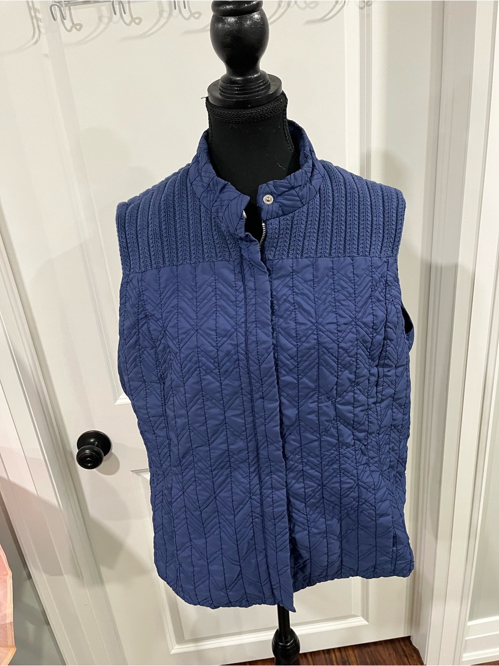 Quilted Navy Blue Sleeveless Puffer Vest